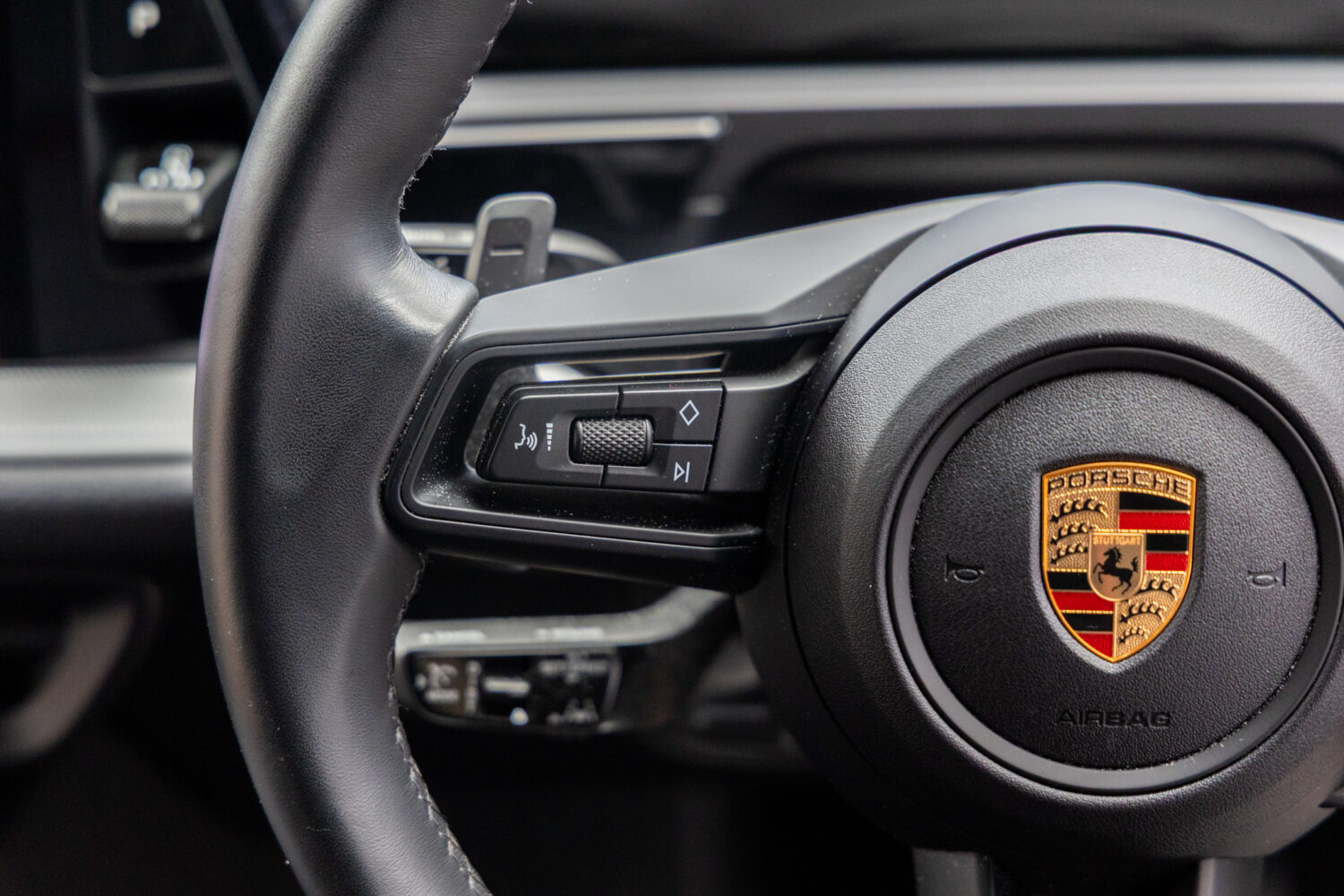 カイエンクーペ E-Hybrid Tip-S リアコンフォートベンチシート 4WD