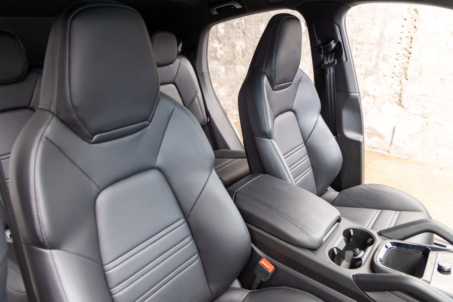 カイエンクーペ E-Hybrid Tip-S リアコンフォートベンチシート 4WD