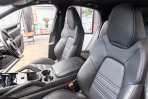 カイエンクーペ E-Hybrid Tip-S リアコンフォートベンチシート 4WD