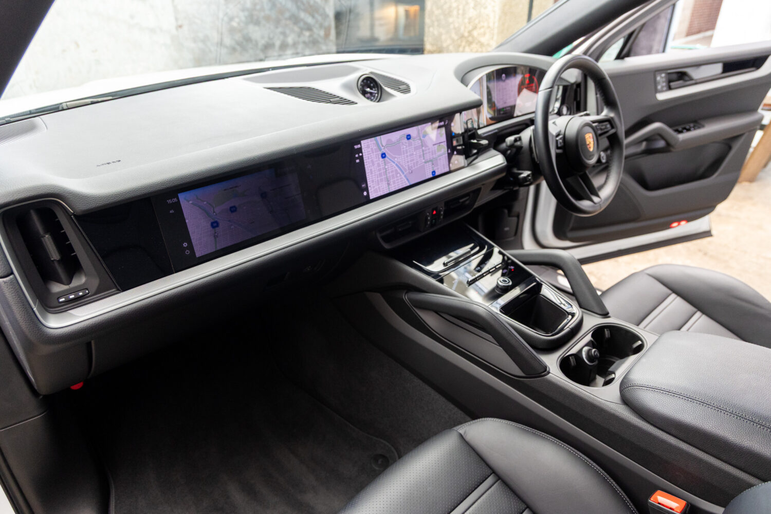 カイエンクーペ E-Hybrid Tip-S リアコンフォートベンチシート 4WD