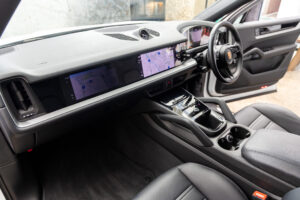 カイエンクーペ E-Hybrid Tip-S リアコンフォートベンチシート 4WD