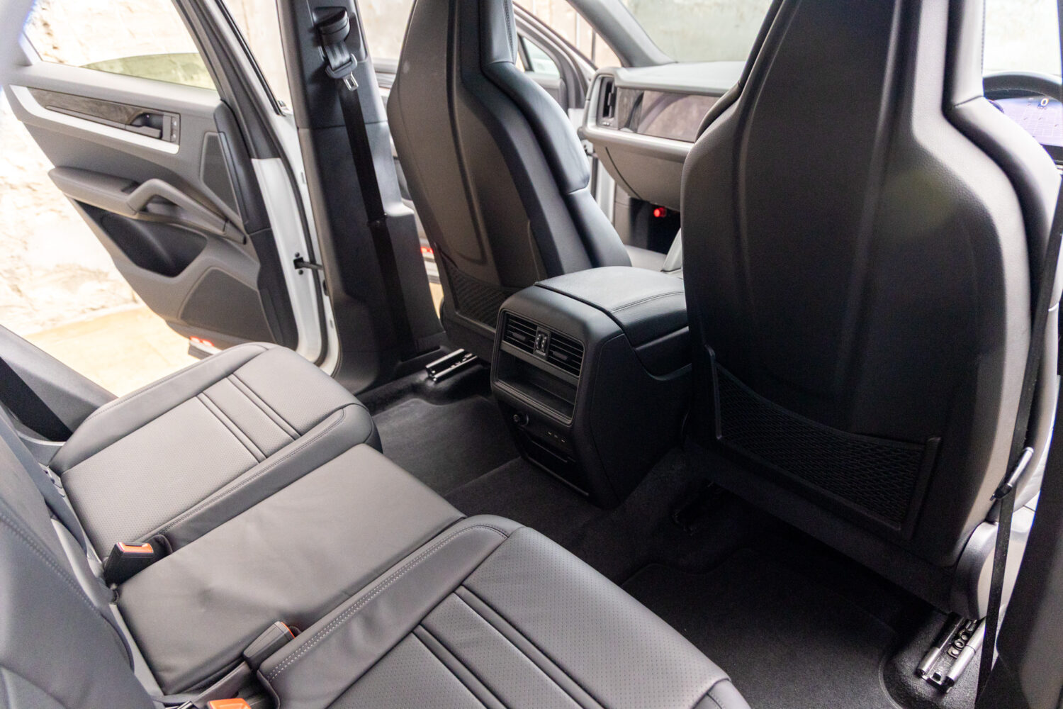 カイエンクーペ E-Hybrid Tip-S リアコンフォートベンチシート 4WD