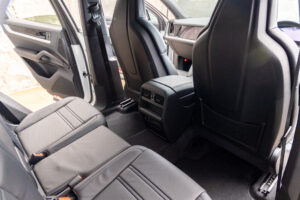 カイエンクーペ E-Hybrid Tip-S リアコンフォートベンチシート 4WD