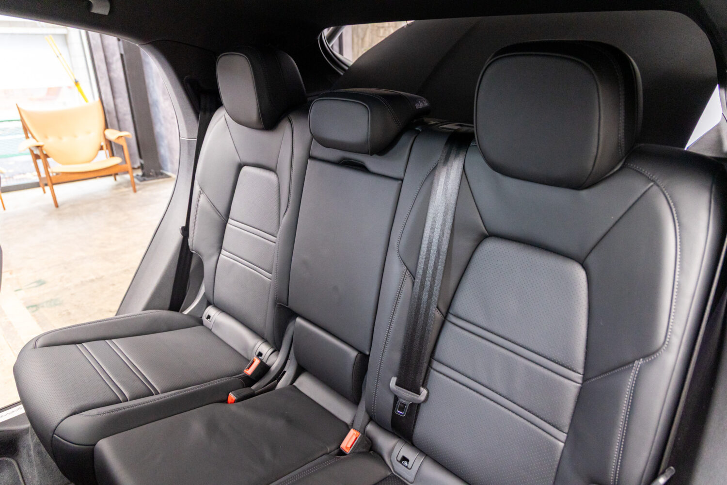 カイエンクーペ E-Hybrid Tip-S リアコンフォートベンチシート 4WD