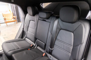 カイエンクーペ E-Hybrid Tip-S リアコンフォートベンチシート 4WD