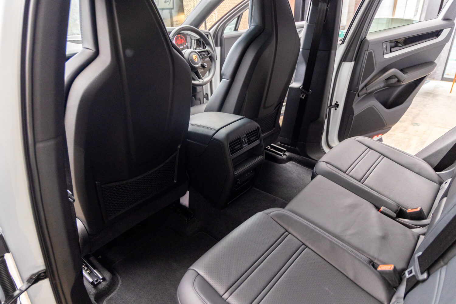 カイエンクーペ E-Hybrid Tip-S リアコンフォートベンチシート 4WD