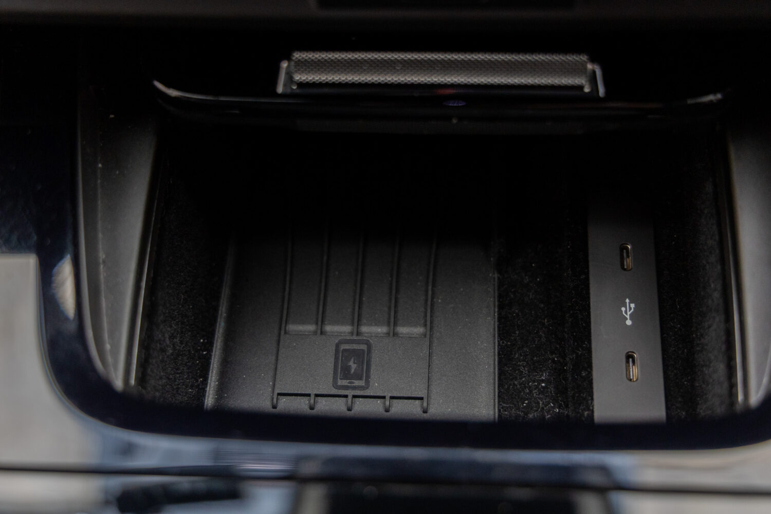 カイエンクーペ E-Hybrid Tip-S リアコンフォートベンチシート 4WD