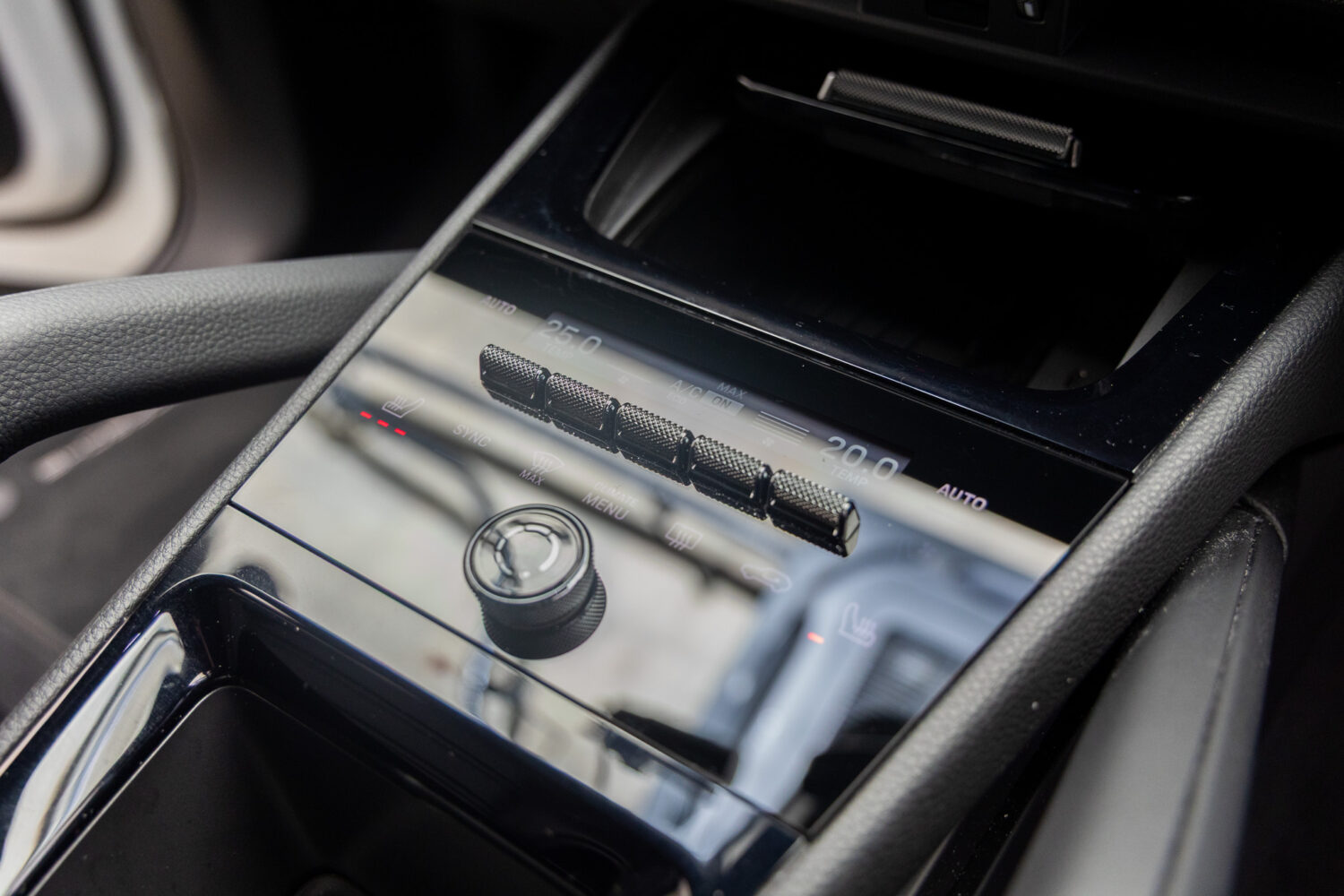 カイエンクーペ E-Hybrid Tip-S リアコンフォートベンチシート 4WD