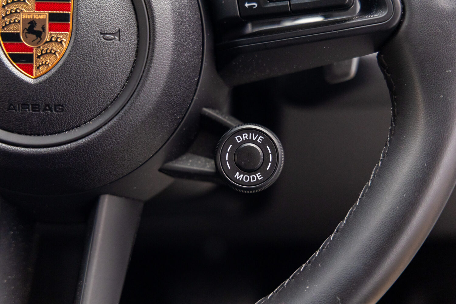 カイエンクーペ E-Hybrid Tip-S リアコンフォートベンチシート 4WD