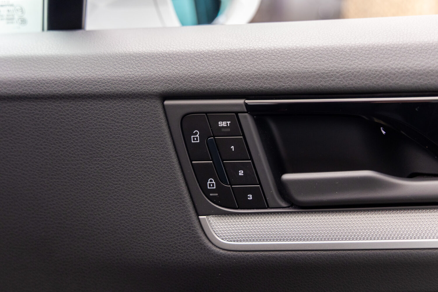 カイエンクーペ E-Hybrid Tip-S リアコンフォートベンチシート 4WD