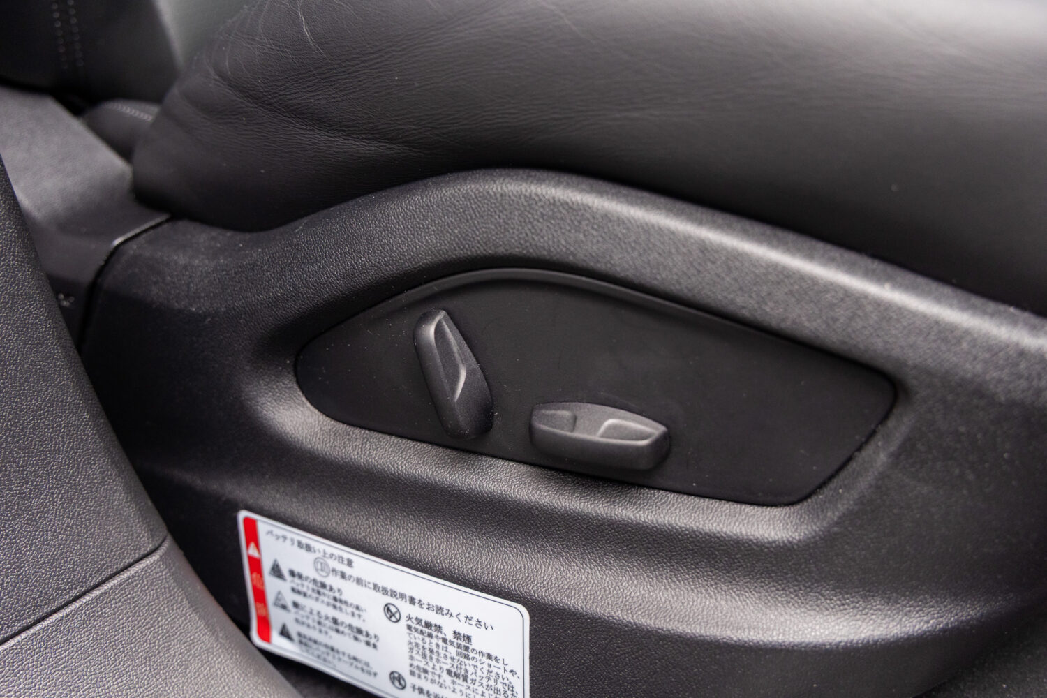 カイエンクーペ E-Hybrid Tip-S リアコンフォートベンチシート 4WD