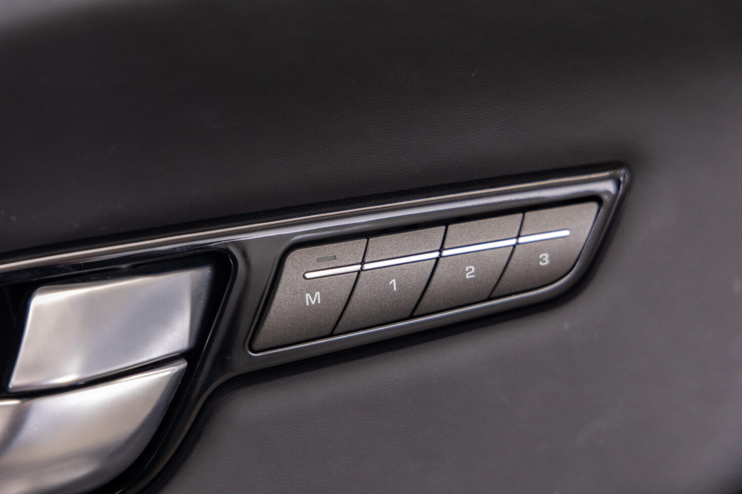 イヴォーグコンバーチブル HSEダイナミック 2.0L D180 ディーゼル 4WD