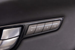 イヴォーグコンバーチブル HSEダイナミック 2.0L D180 ディーゼル 4WD