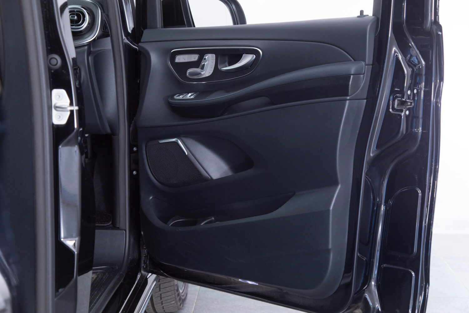 Vクラス V220 d エクストラロング AMGラインパッケージ ディーゼルターボ