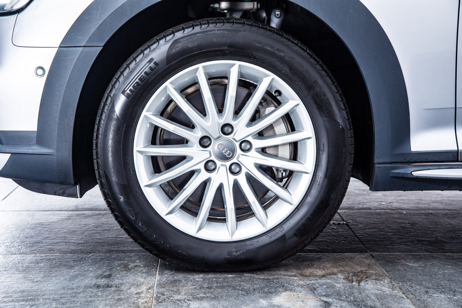 A4オールロードクワトロ 2.0 4WD