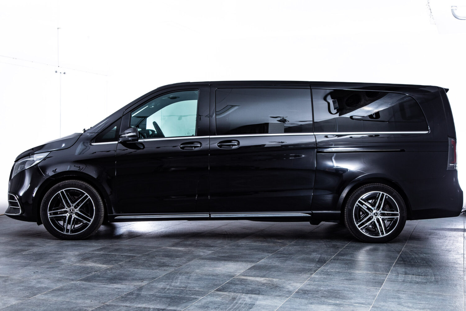 Vクラス V220 d エクストラロング AMGラインパッケージ ディーゼルターボ