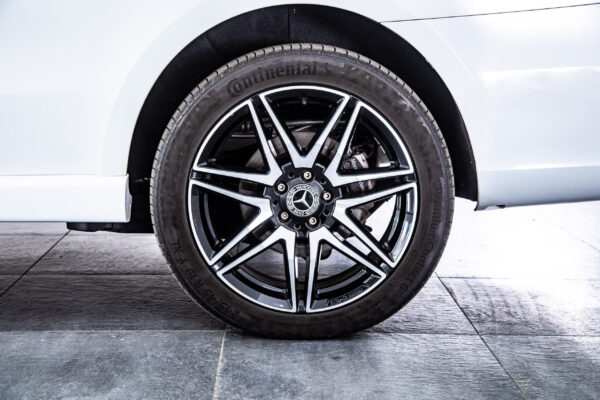 Vクラス V220 d アバンギャルド エクストラロング AMGライン