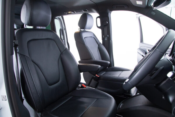 Vクラス V220 d アバンギャルド エクストラロング AMGライン