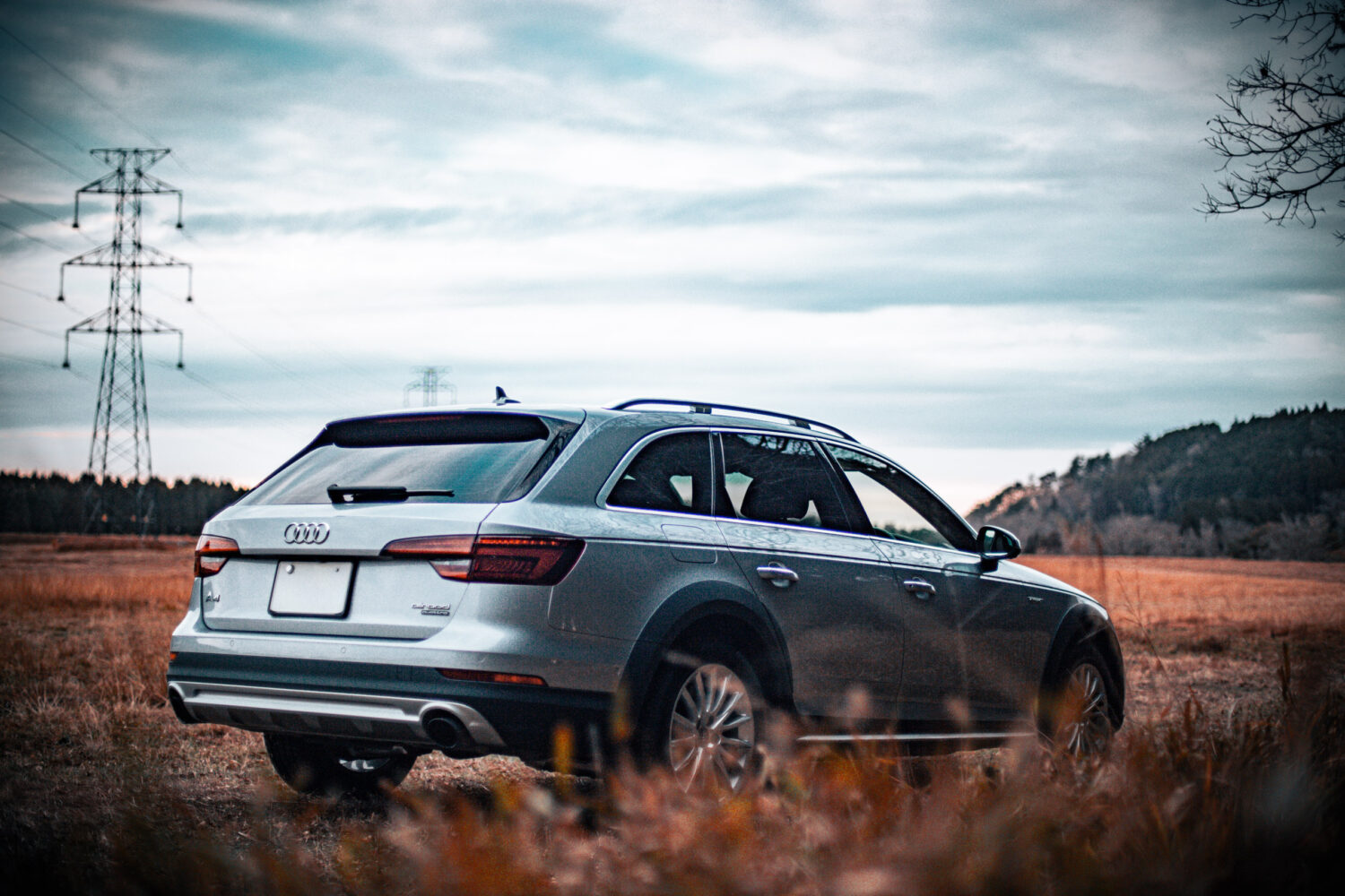 アウディ・A4オールロードクワトロ（4WD/7AT）自由に遊ぶ