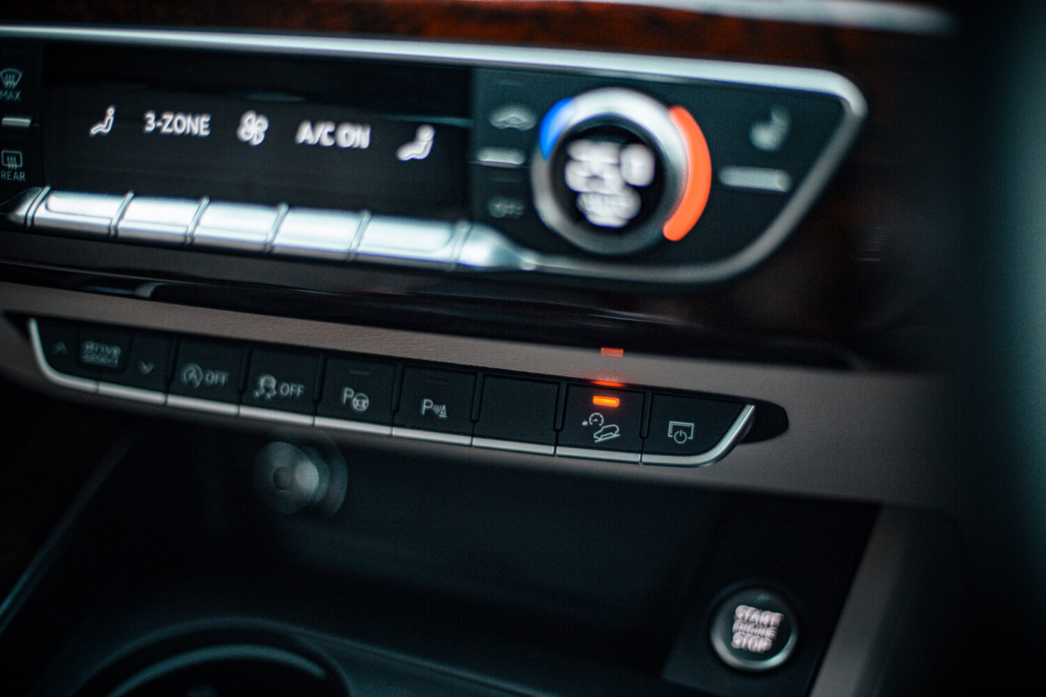 アウディ・A4オールロードクワトロ（4WD/7AT）自由に遊ぶ