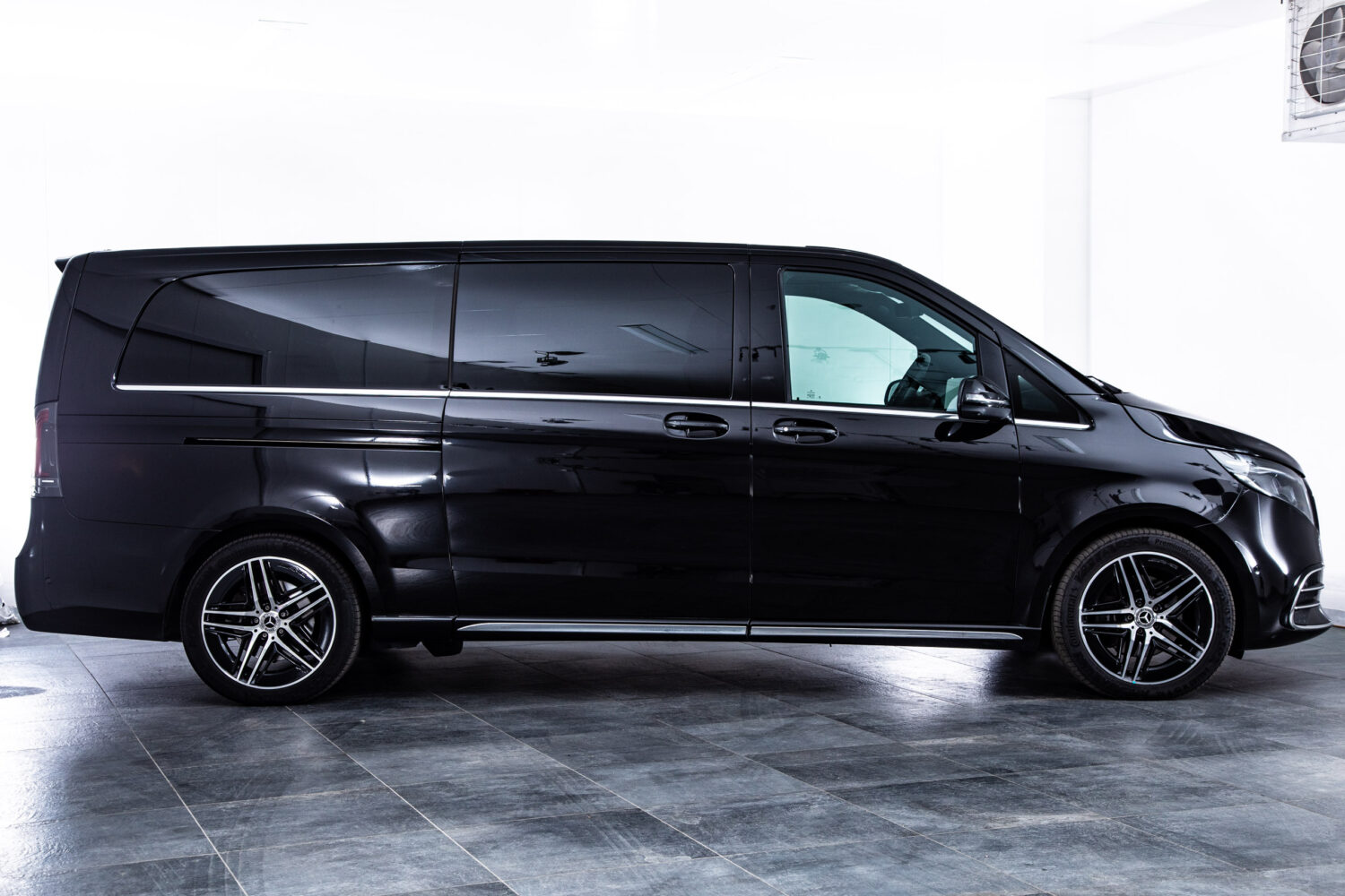 Vクラス V220 d エクストラロング AMGラインパッケージ ディーゼルターボ