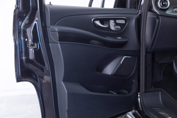 Vクラス V220 d エクストラロング AMGラインパッケージ ディーゼルターボ