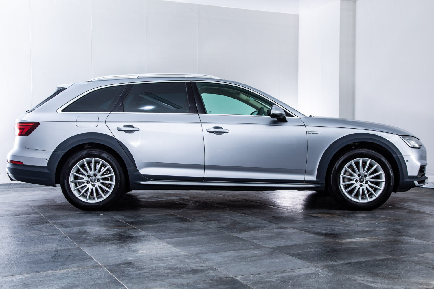 A4オールロードクワトロ 2.0 4WD