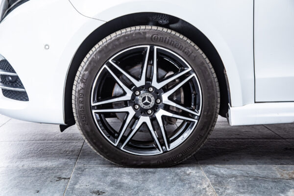 Vクラス V220 d アバンギャルド エクストラロング AMGライン