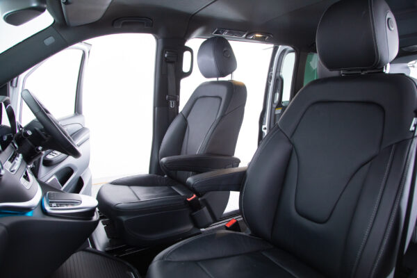 Vクラス V220 d アバンギャルド エクストラロング AMGライン