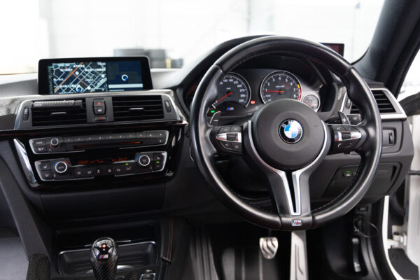 M4クーペ M DCT ドライブロジック