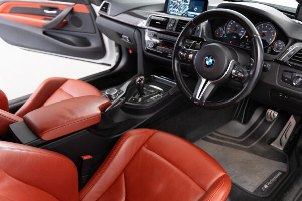 M4クーペ M DCT ドライブロジック