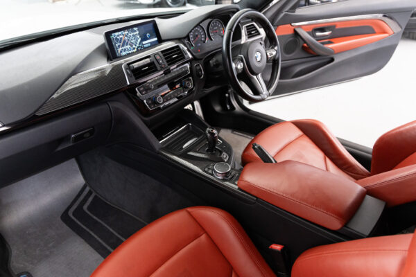 M4クーペ M DCT ドライブロジック