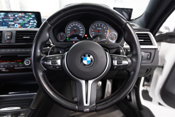 M4クーペ M DCT ドライブロジック