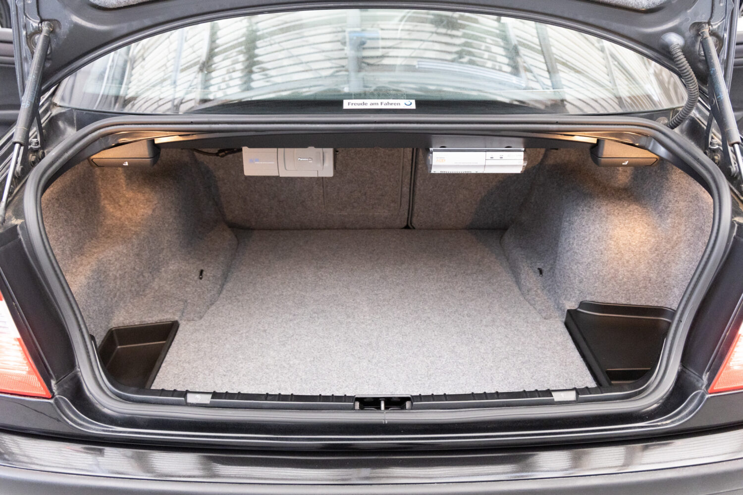 3シリーズセダン 318i Mスポーツ 5MT