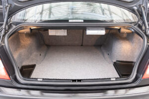 3シリーズセダン 318i Mスポーツ 5MT