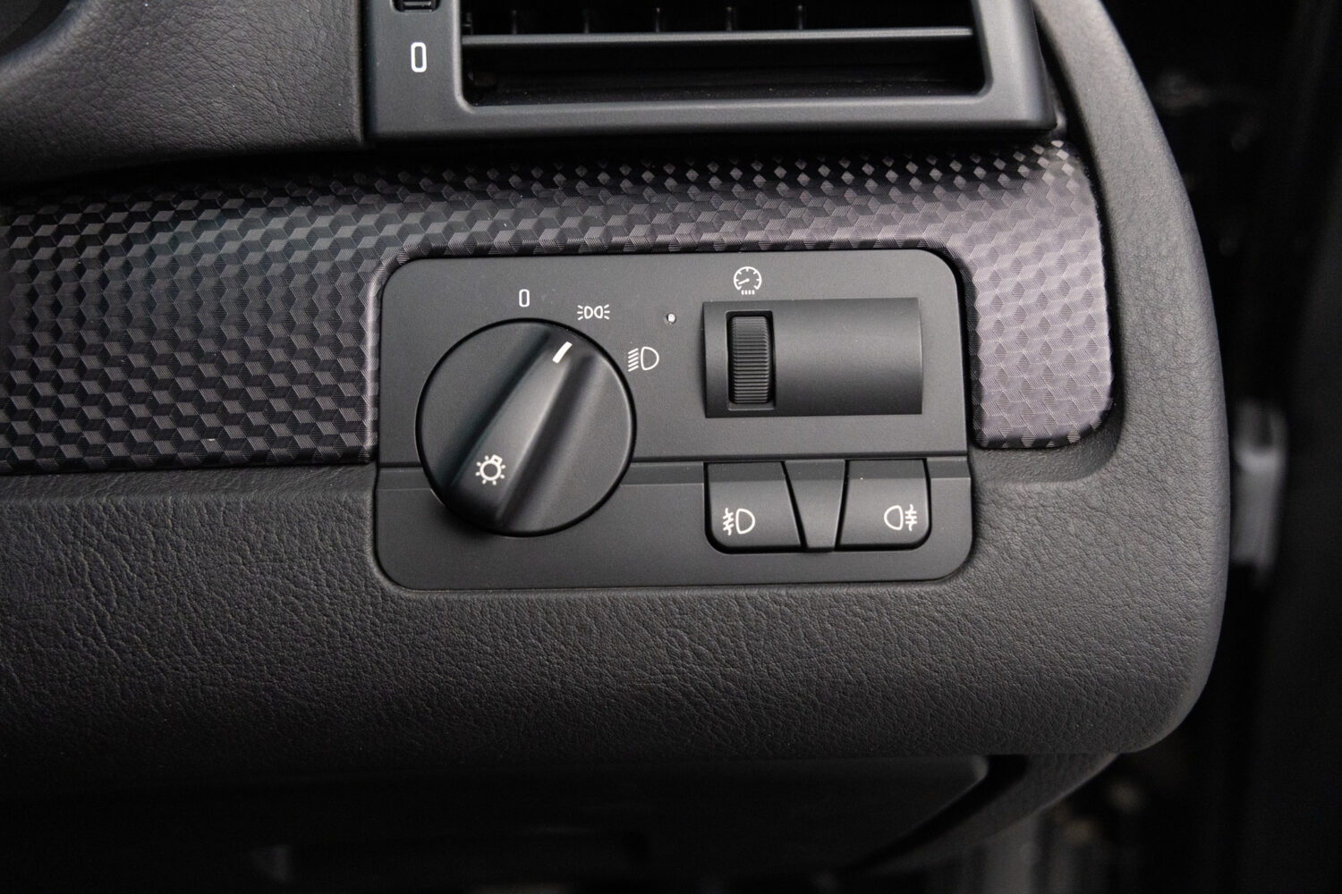 3シリーズセダン 318i Mスポーツ 5MT