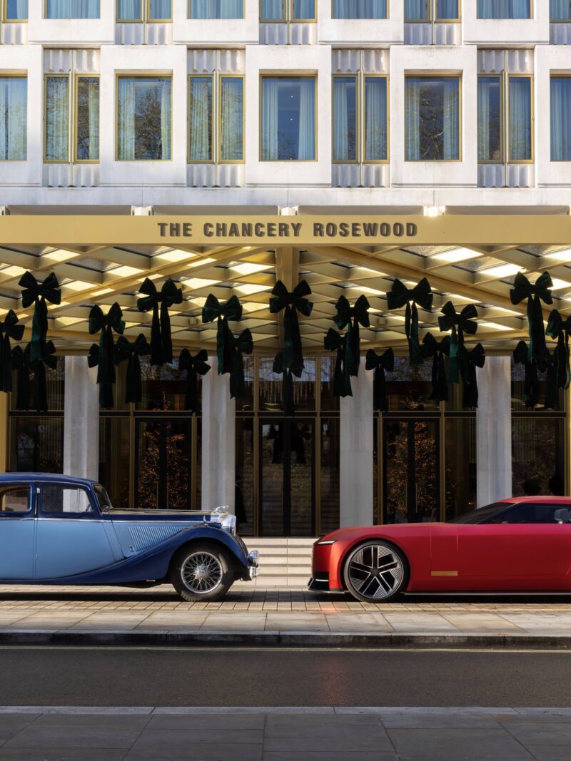 ジャガーの90周年記念　ロンドンの街中で「タイプ00」と「SSジャガー」を披露