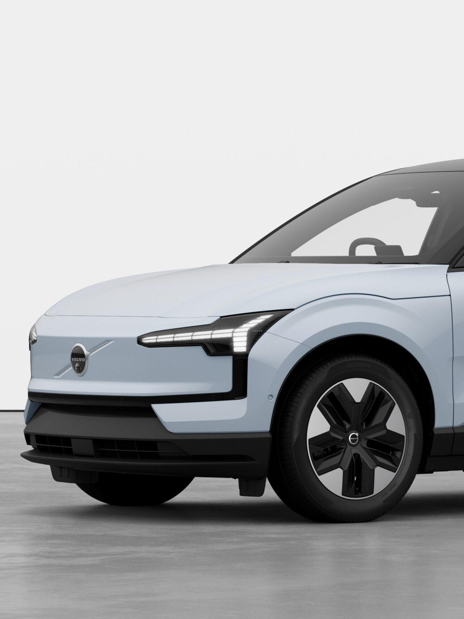 LFPバッテリー（リン酸鉄リチウムイオンバッテリー）による390km（WLTC）の航続距離や、最先端の安全・運転支援機能など充実の標準装備に、快適性を高めるアイテムを追加。