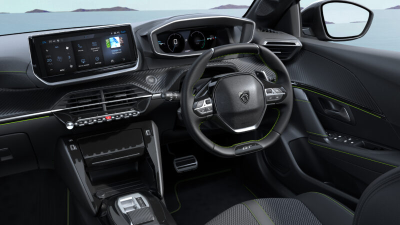 最新パワートレイン搭載　プジョー208GTハイブリッド　実燃費が飛躍的に向上