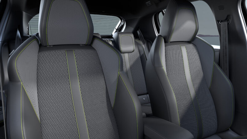 最新パワートレイン搭載　プジョー208GTハイブリッド　実燃費が飛躍的に向上