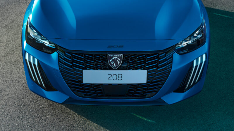 最新パワートレイン搭載　プジョー208GTハイブリッド　実燃費が飛躍的に向上