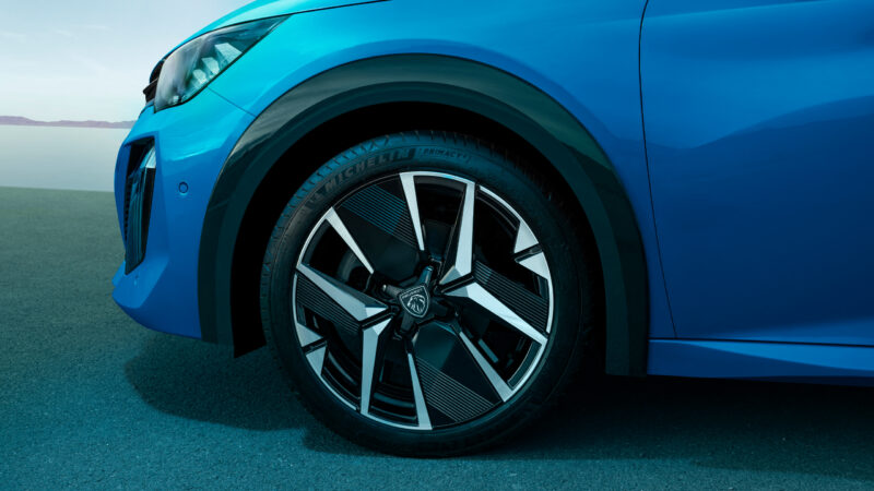 最新パワートレイン搭載　プジョー208GTハイブリッド　実燃費が飛躍的に向上