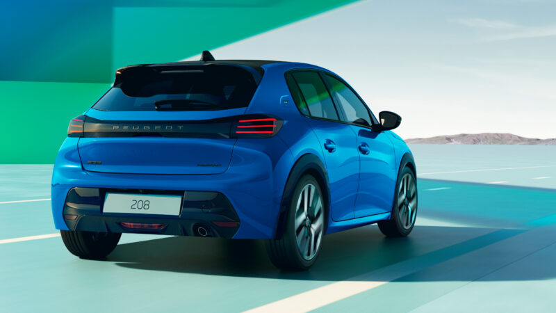 最新パワートレイン搭載　プジョー208GTハイブリッド　実燃費が飛躍的に向上
