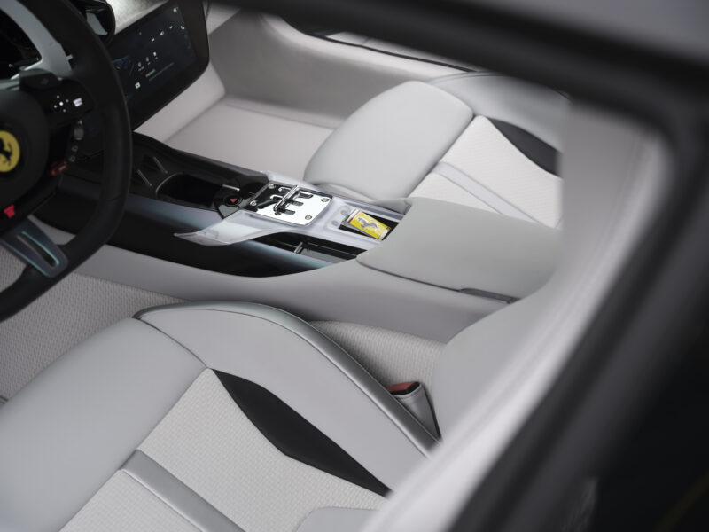 三大陸にまたがるコラボレーション　フェラーリ12チリンドリ　テーラーメイドモデル