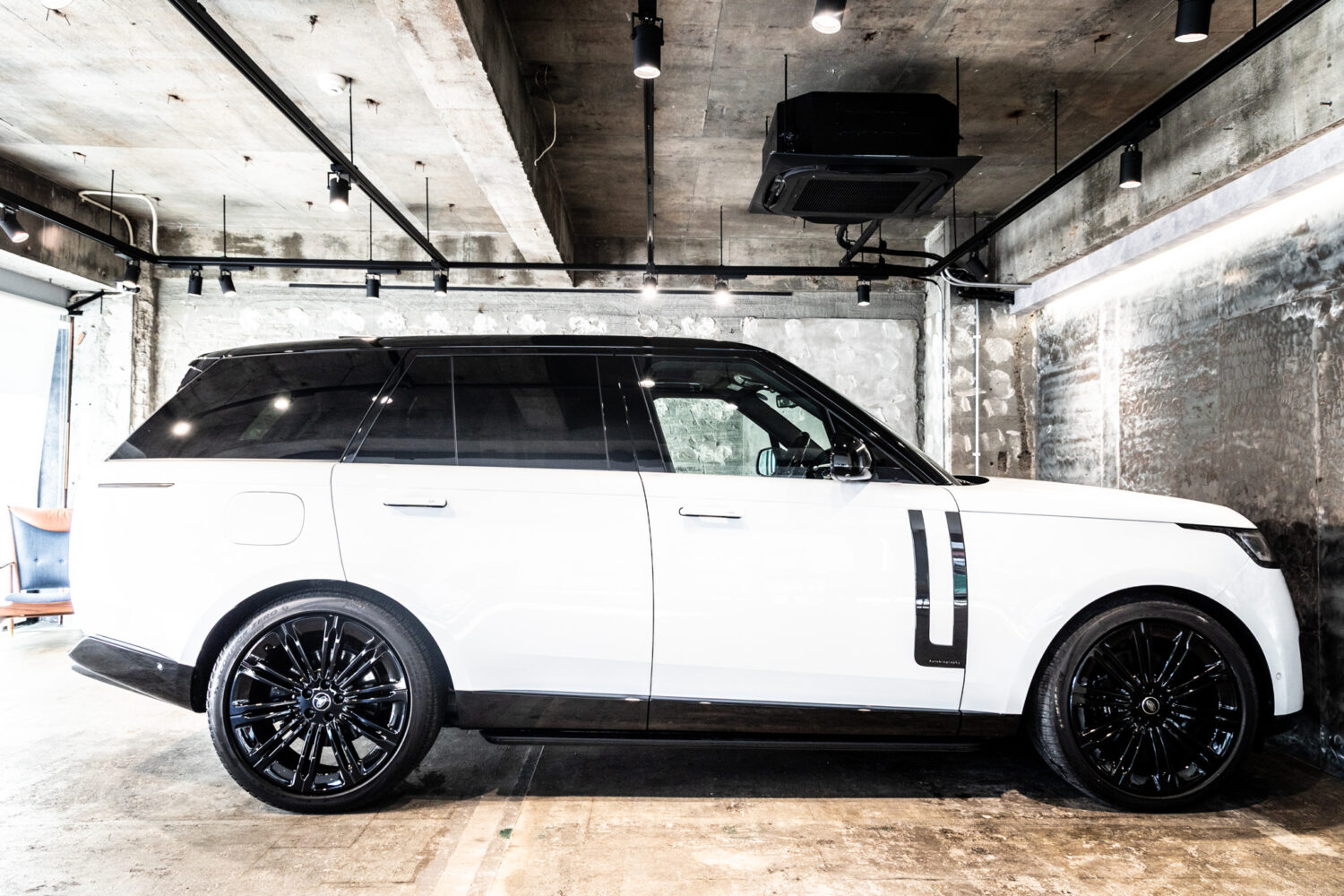 レンジローバー オートバイオグラフィ D300 SWB ディーゼル 4WD