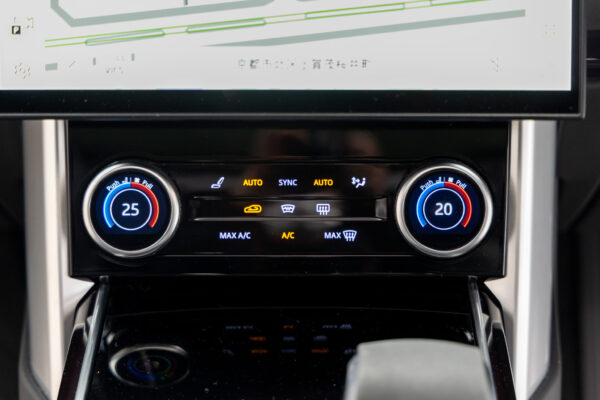 レンジローバー オートバイオグラフィ D300 SWB ディーゼル 4WD