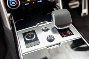 レンジローバー オートバイオグラフィ D300 SWB ディーゼル 4WD