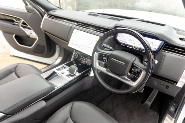 レンジローバー オートバイオグラフィ D300 SWB ディーゼル 4WD