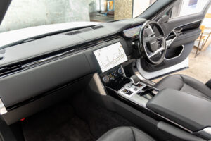 レンジローバー オートバイオグラフィ D300 SWB ディーゼル 4WD