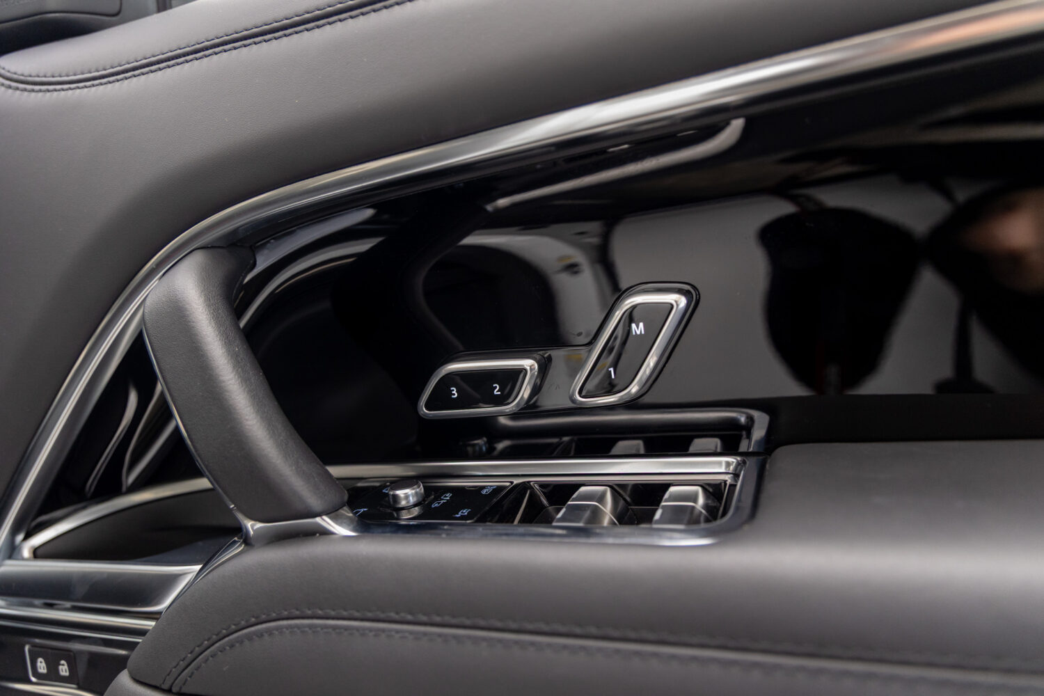 レンジローバー オートバイオグラフィ D300 SWB ディーゼル 4WD